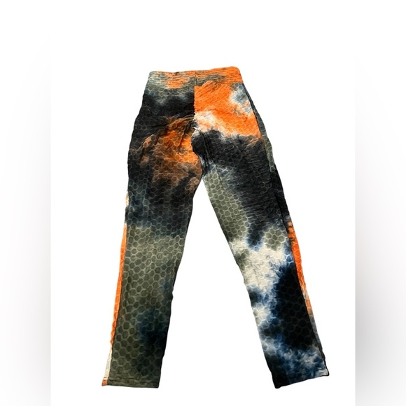 Vibrant Tie-Dye Leggings in Orange and Black - Picture 4 of 5